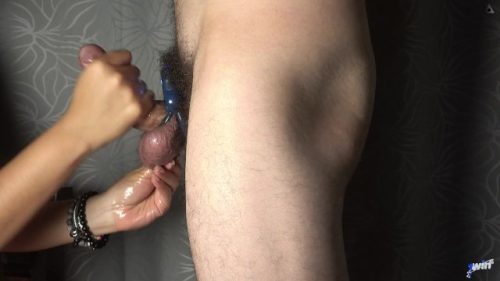 Impresionante paja usando un anillo para el pene y un poderoso juguete para chupar – XattlaLust