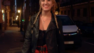 ¡No quiero tortilla si puedo tener Rabos de Caballo! Ella es Lizzie Falconnat, empezó haciéndoselo con chicas y ahora ROMPEPOLLAS