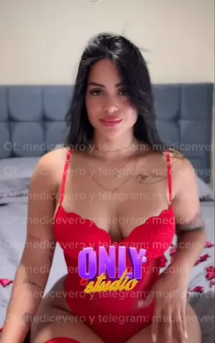 Medicenvero – Me Masturbo Con Mi Sexy Babydoll Rojo