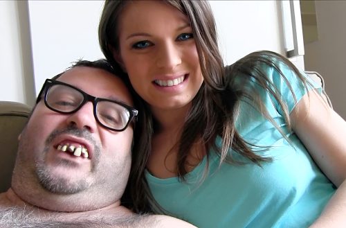 Tremenda diosa de ojos azules – Mona Lee