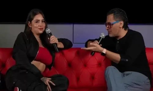 Sexo en entrevista con su marido cornudo – Sara Blonde